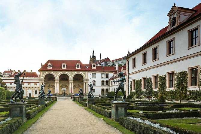 VIP Private tour Prague: Castle, Lunch, Beer, Boat - Old Town and the Astronomical Clock