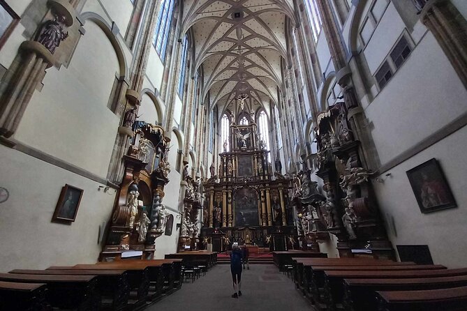 Walking Tour in Prague with Local Historian - Jewish history and Franz Kafka’s moving head