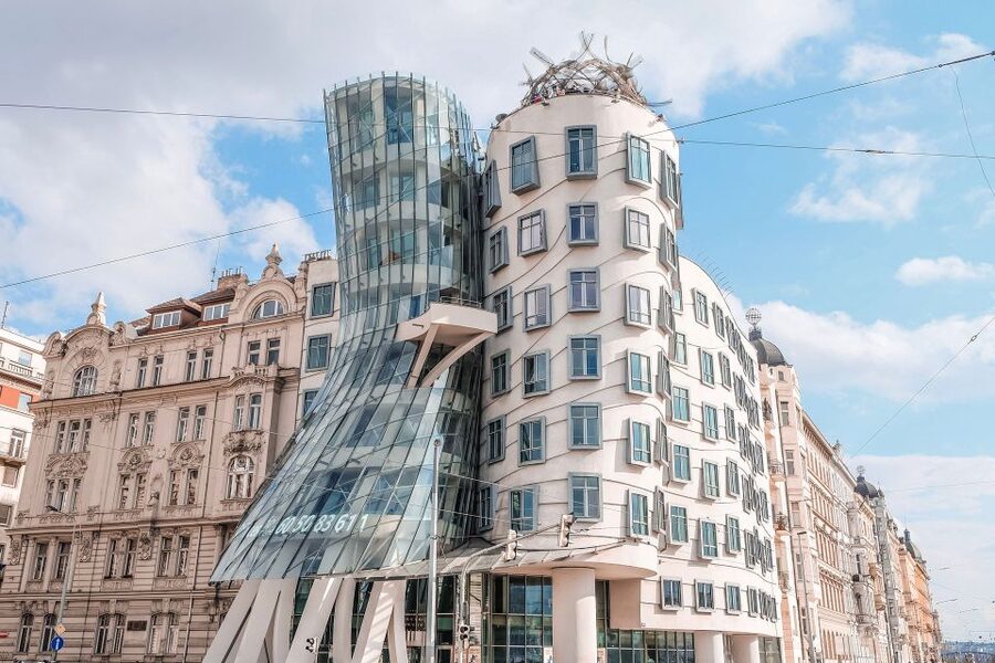Walking tour of Prague in French : Nové Město - Na Příkopě, Republic Square, and Prague’s layered façade