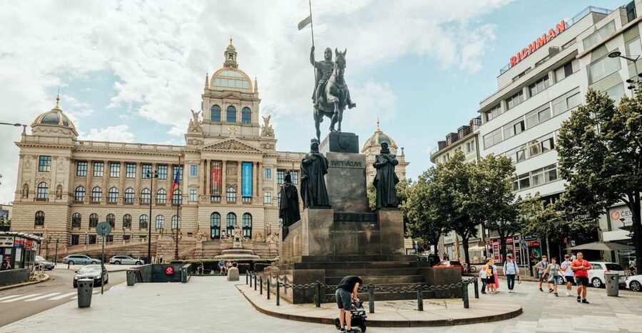 Walking tour of Prague in French : Nové Město - Senovážné Square and the old hay market