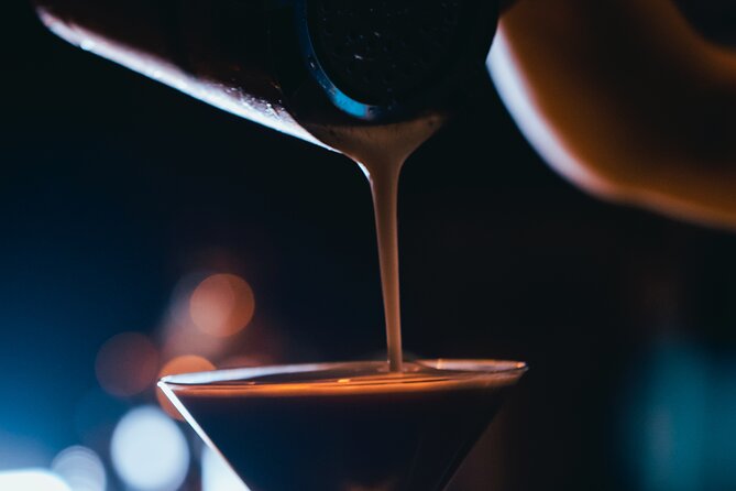 Wednesday Night Live Music and Cocktails Ticket in Kontakt Bar - Arriving at 9:30 p.m. before the 10:30 music