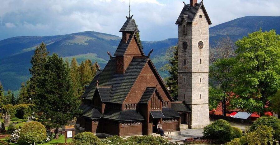 Wroclaw: Giant Mountains & Valley of Palaces Day Tour - What the small group adds