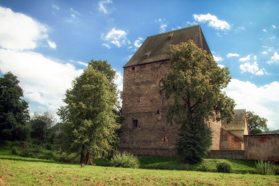 Wroclaw: Giant Mountains & Valley of Palaces Day Tour - Staniszow and the taste of Echt Stonsdorfer