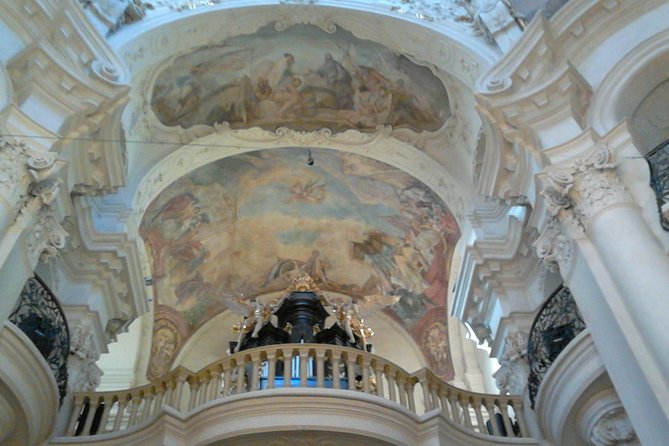 Your own guide for Old Town Highlights and Secrets Tour - Comparing Old Town with New Town